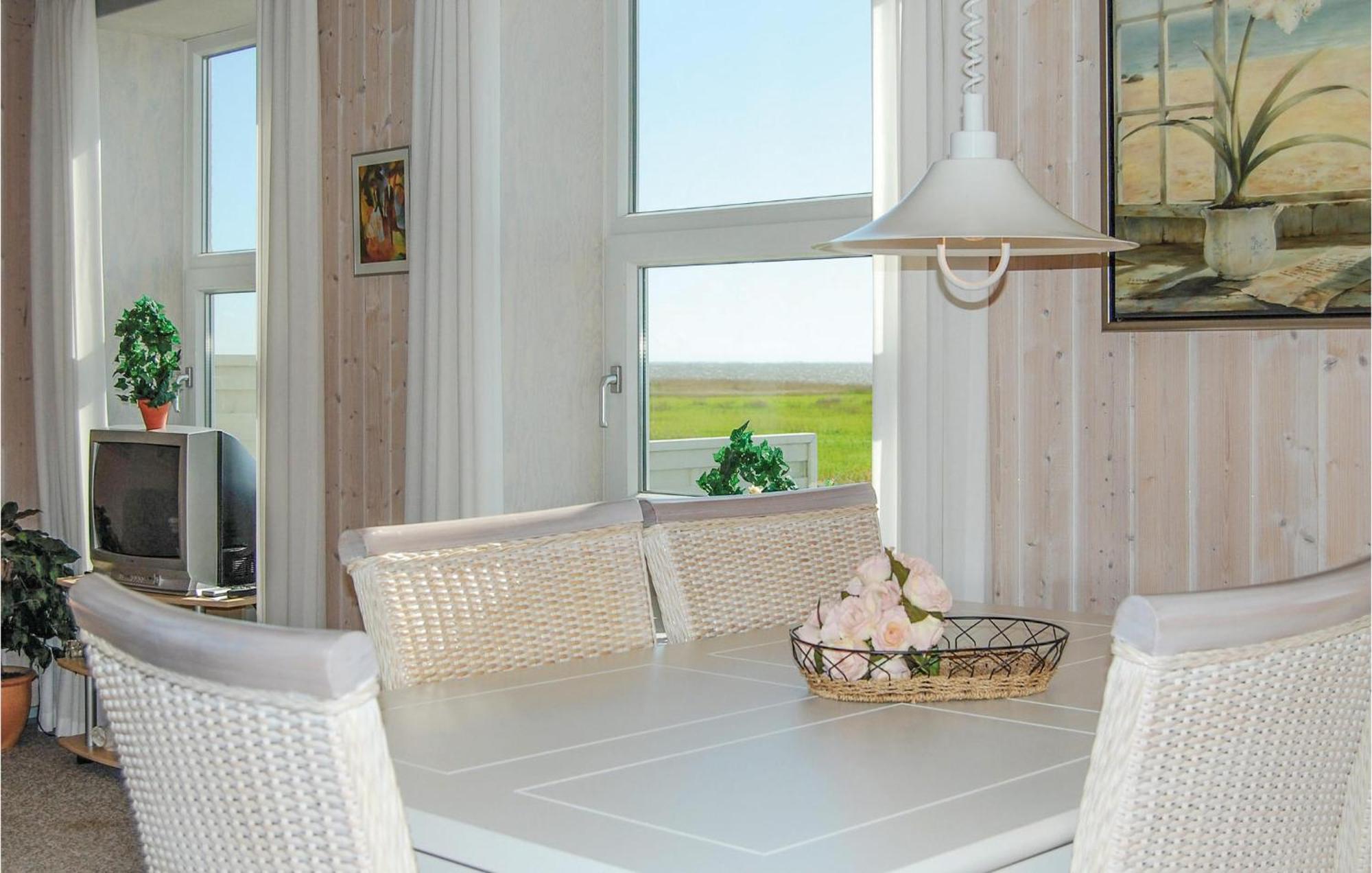 2 Bedroom Gorgeous Home In Hvide Sande Havrvig Bagian luar foto